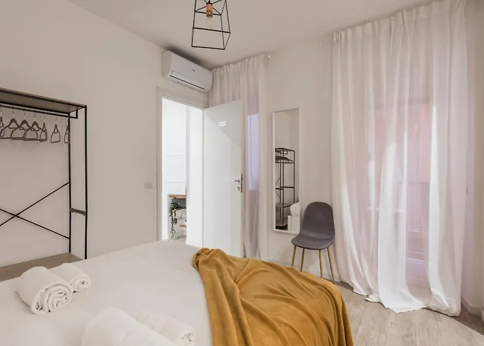The Rent - Three-room Near The Colosseum Appartamento Roma